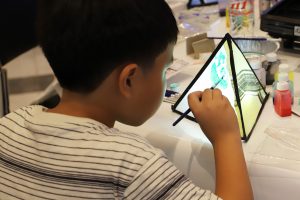 青森-東京-ベトナムを繋ぐオンラインねぶた制作教室