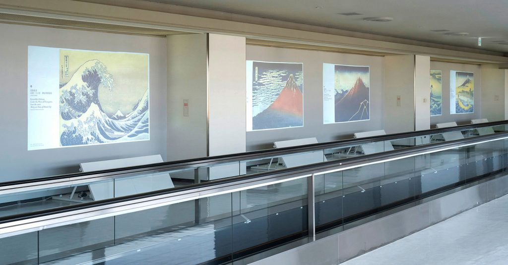成田空港にて高精細デジタルデータによる葛飾北斎「冨嶽三十六景」の